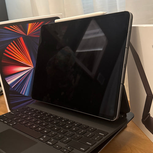 Apple iPad Pro 12.9in 5th Gen 256 GB + Magic Keyboard | Wi-Fi + 5G | Space Gray [PREMIUM USED BUNDLE | BOTH W/ORIGINAL PACKAGING]