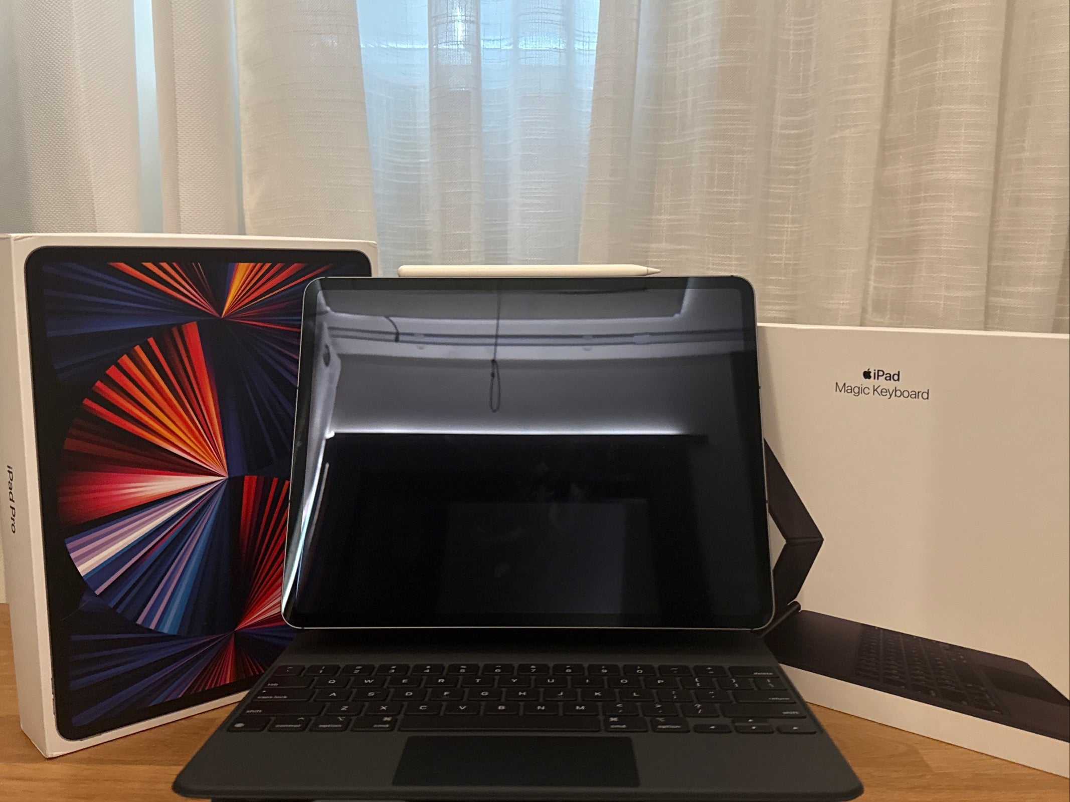 Apple iPad Pro 12.9in 5th Gen 256 GB + Magic Keyboard | Wi-Fi + 5G